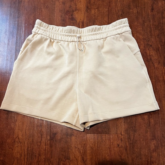 Lululemon Softstreme High-rise Shorts 4” - Picture 3 of 6